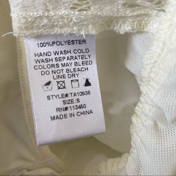 Lulumari-Lace Deep V Long Sleeve Cream Bodysuit - Picture 13 of 14